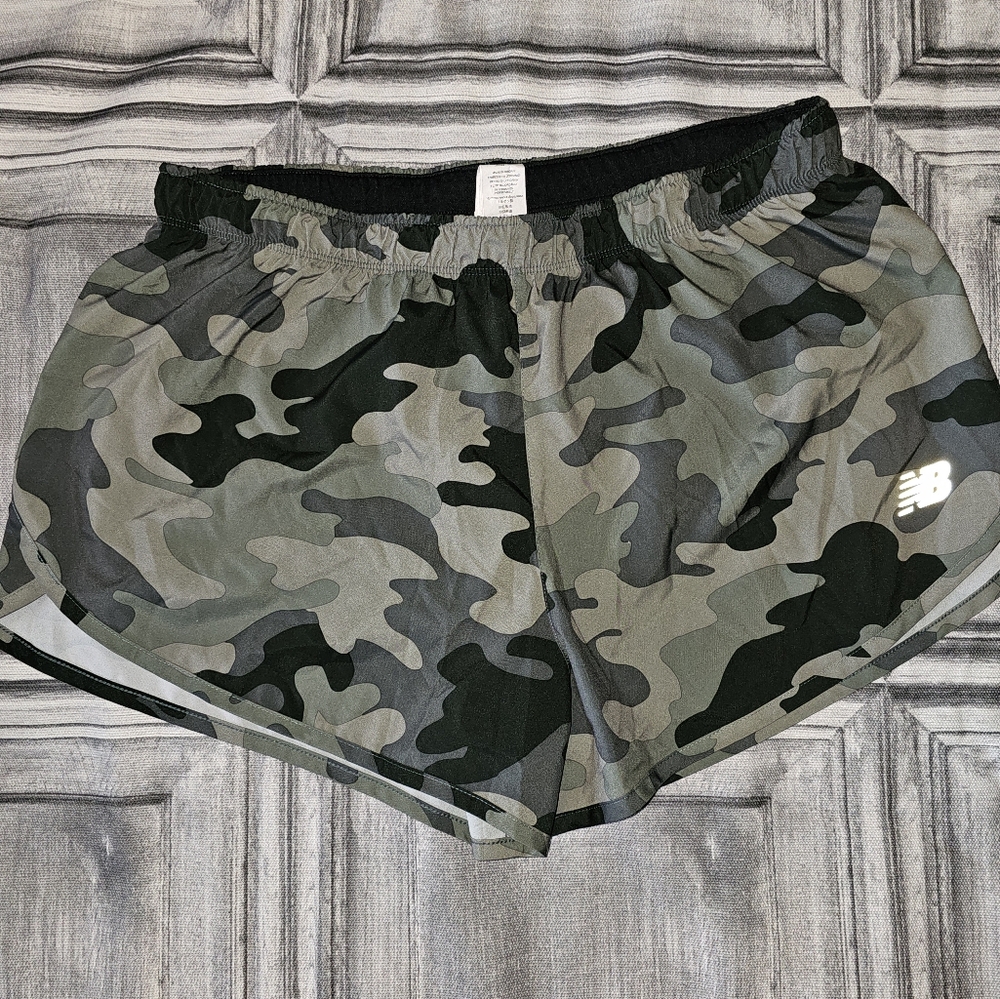 New Balance Running Shorts. - L